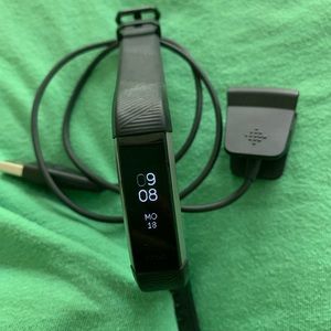 Fitbit Alta HR w/charger cord